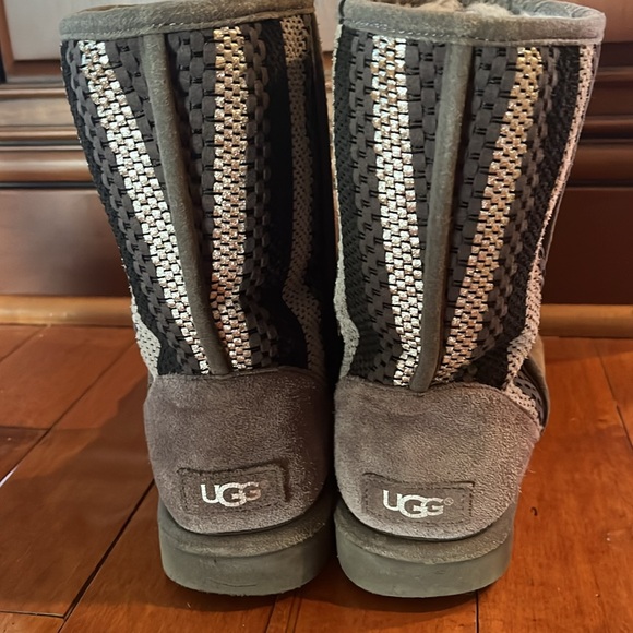 Uggs grey with textured tops - Picture 3 of 4